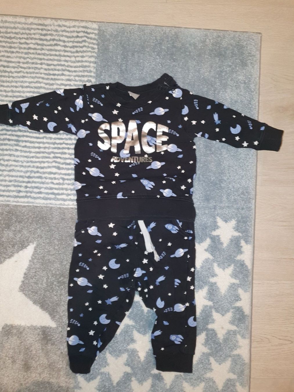 H&M Pyjamas & Ähnliches: Baby H & M Trainer Set Hose  Pullover 86 – Neu (gemäss Beschreibung) aus Berg TG von lisboa.sky