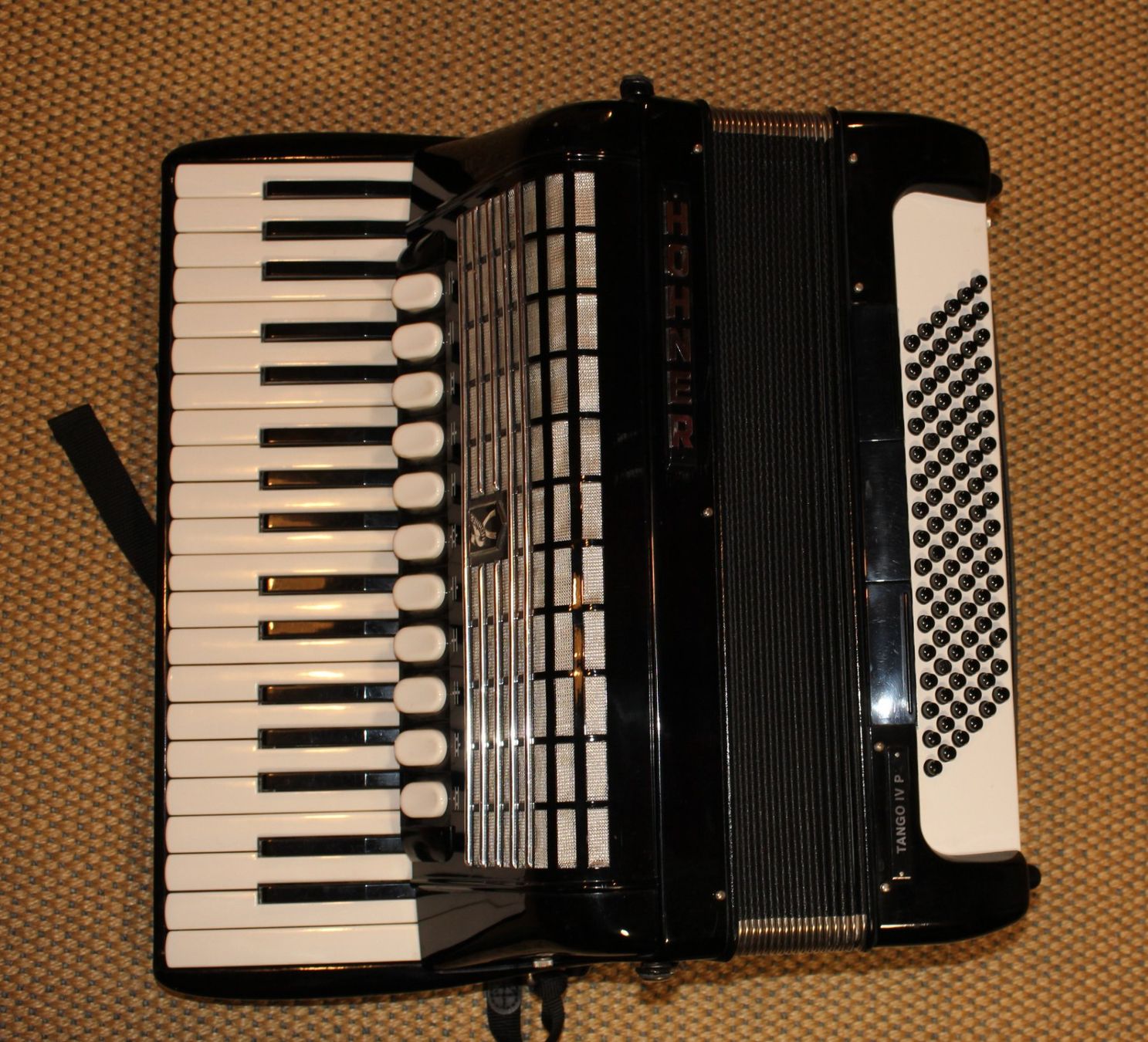Hohner Musikinstrumente: Akkordeon  Hohner Tango IV P – Gebraucht aus Lommiswil von samburi 7