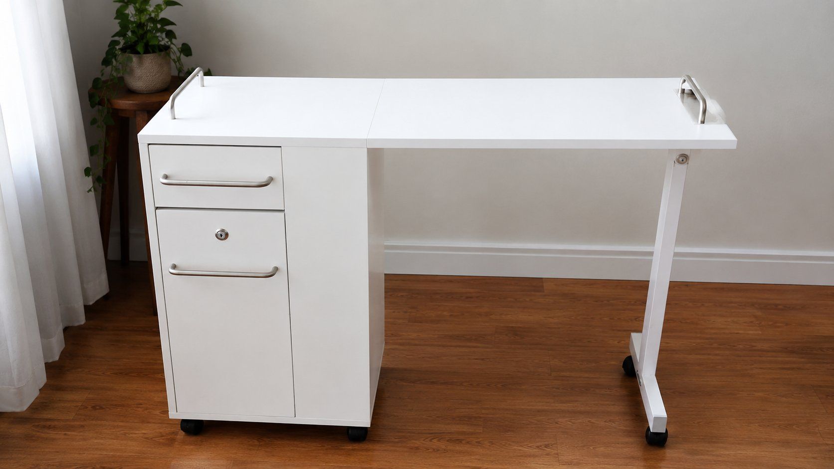 Tavoli: Table manucure professionnelle pliante /meuble de rangement – Usato da Geneve venduto da Point-Boutique 1