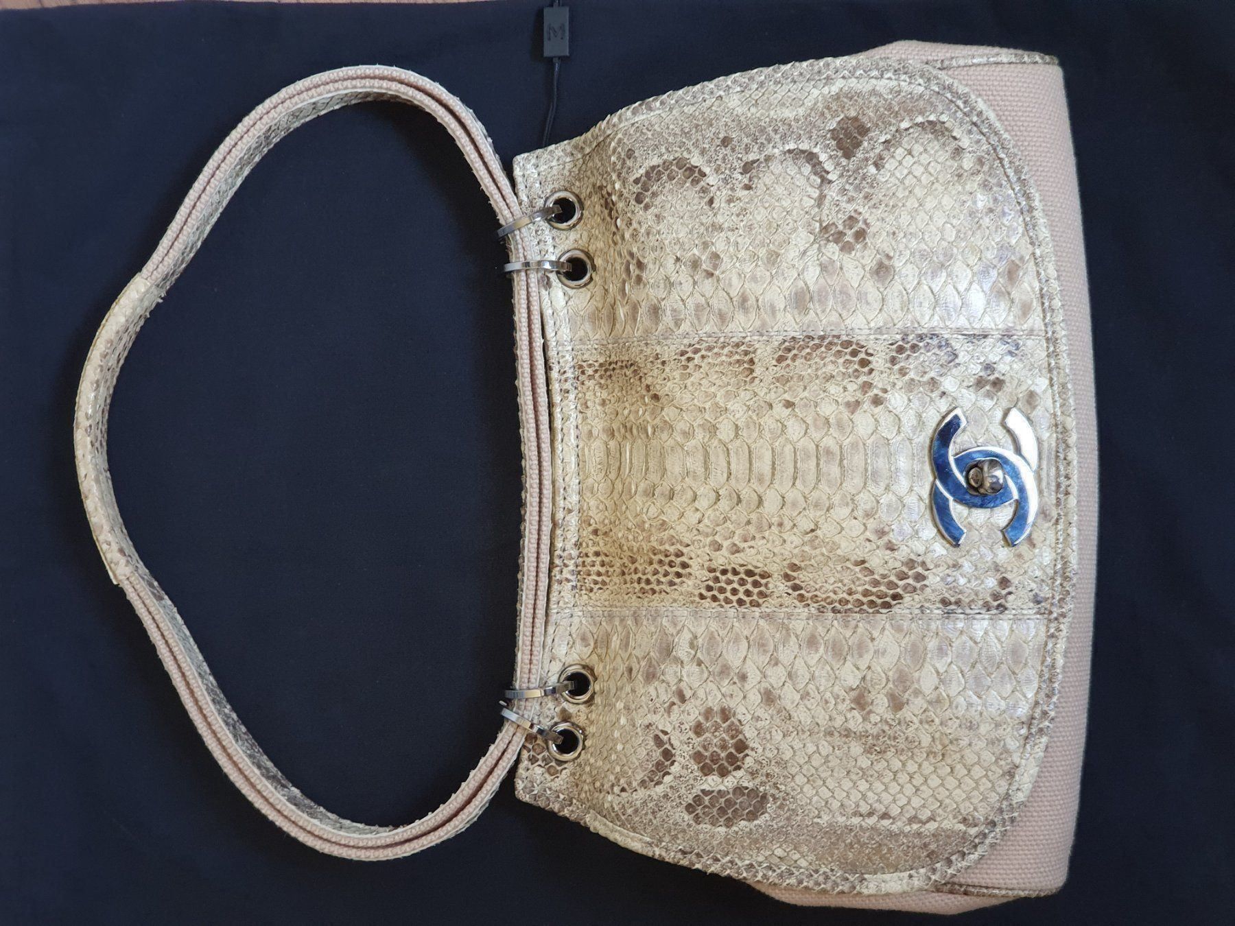 Chanel Borse da donna: CHANEL Python Hand Tasche Creme CC Logo! – Usato da Wängi venduto da Pambola 3