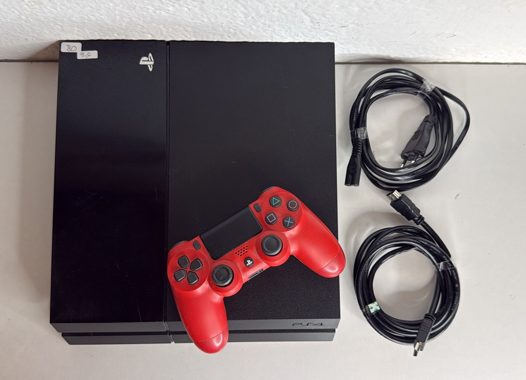 Sony Konsolen: Playstation 4 Konsole mit Controller und Kabeln  – Gebraucht aus Ehrendingen von lax21