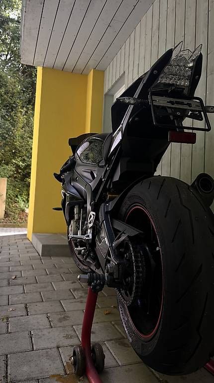 Strada: BMW S1000RR (2015) – Usato da Illnau venduto da samira.shze 1