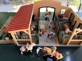 Schleich Pferdestall mit diversen Zubehör