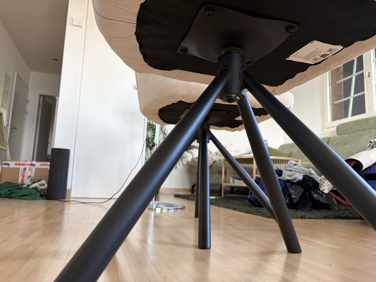 Mömax Chaises: 6 Esszimmerstühle weiss mit Metallfuss – Neuf (Voir description) à Uetikon am See par mma_zcw9 4