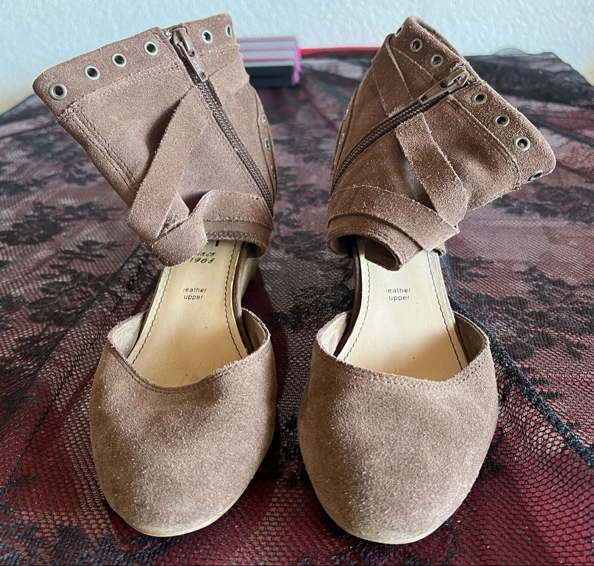 Esprit Scarpe da donna: Sandales compensées Esprit en daim brun, taille 37 – Usato da Chézard-St-Martin venduto da Cheyenne_75