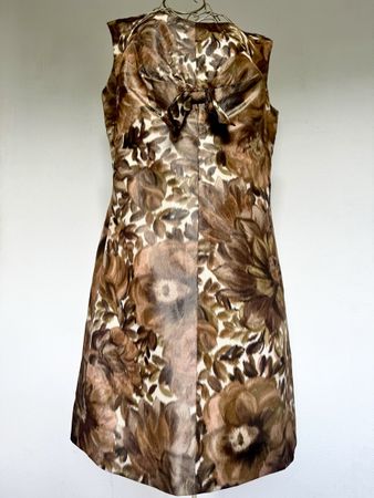 Kleid ärmellos Blumenmuster braun Grösse unbekannt gut