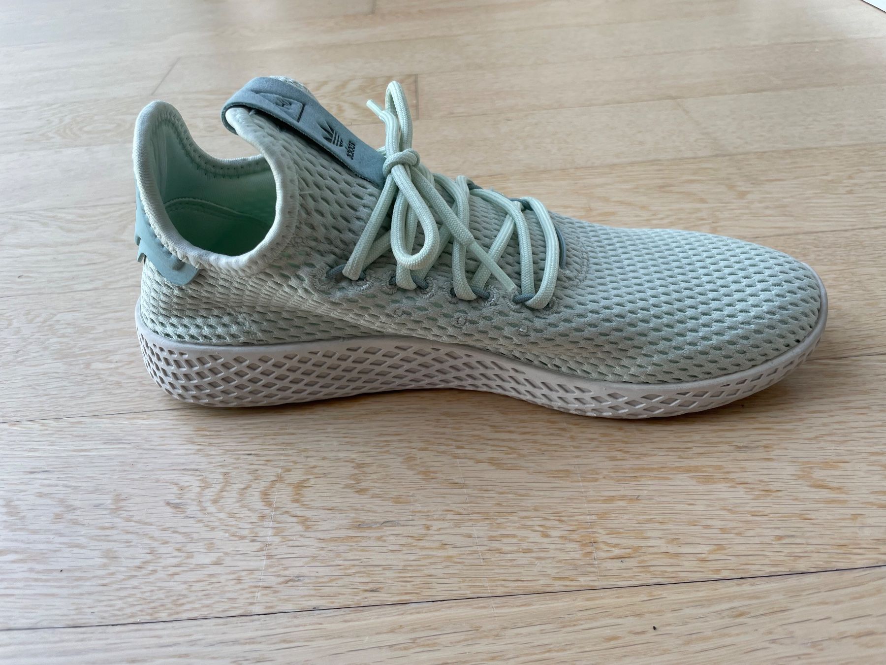 Adidas Damenschuhe: Adidas Pharrell Williams Sneakers Mint Grösse 39 1/3 – Gebraucht aus Corcelles NE von gingerbrain 3