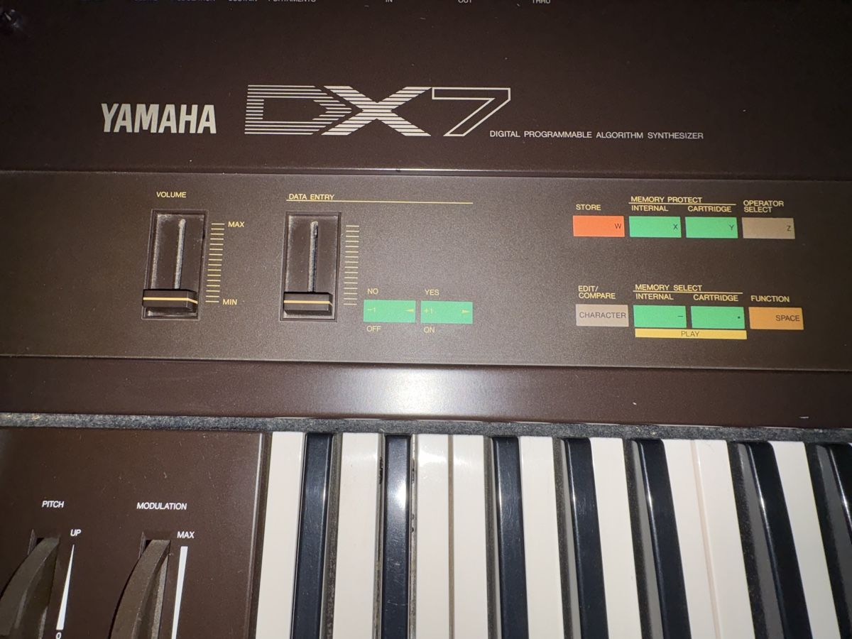 Yamaha Strumenti musicali: Clavier Yamaha DX7, Synthétiseur – Usato da Porrentruy venduto da qwentoz 9