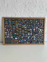Grosse Sammlung Pins & Anstecknadeln im Rahmen – WM 94, Schw