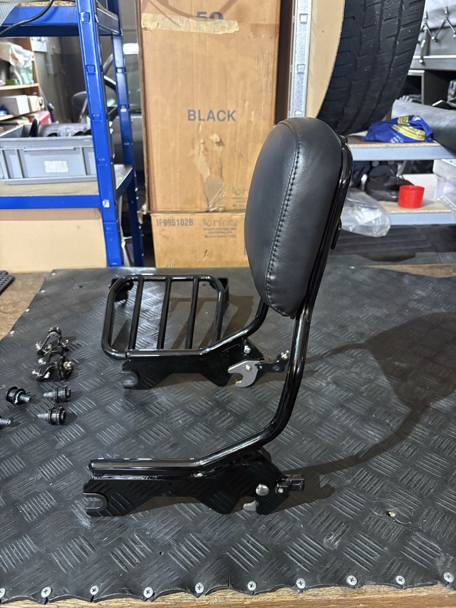 Harley-Davidson Tutti i ricambio per moto: Sissybar mit Gepäckträger Harley Davidson Softail – Usato da Burgdorf venduto da Hobby31 1