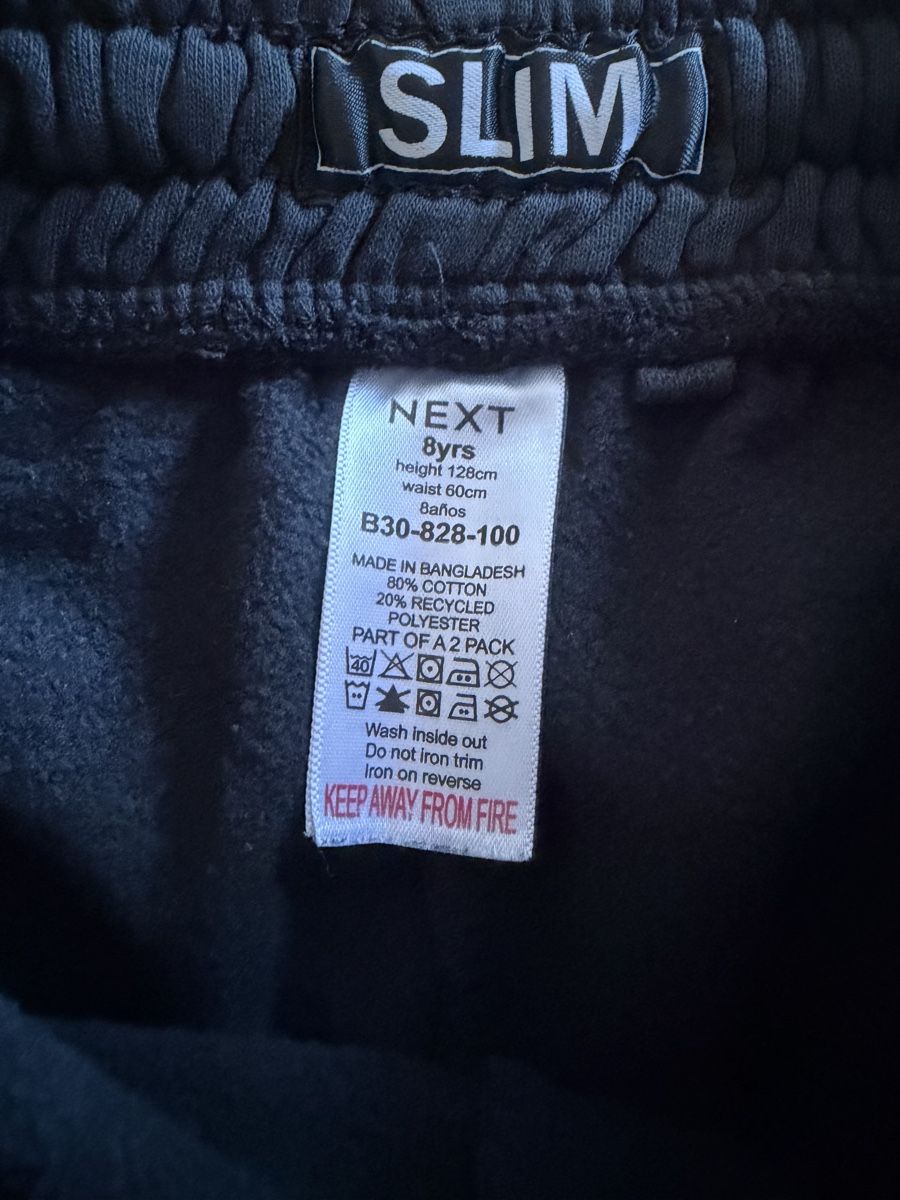 Pantalons: Kinder Jogginghose Gr. 128 – D'occasion à Kilchberg ZH par Von_dutch 1