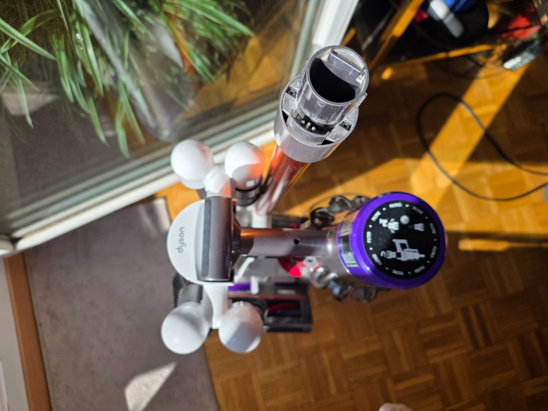 Dyson Staubsauger & Zubehör: Aspirateur Dyson kit complet – Gebraucht aus Genève von nat_xxb5 1