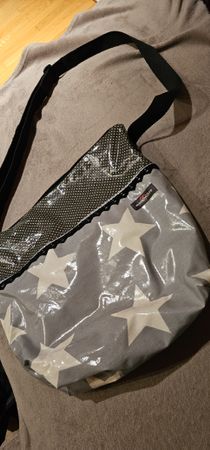 Coole Umhängetasche von madebyelbra mit Sternenmuster!