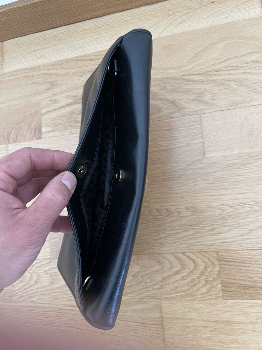 Michael Kors Taschen für Damen: Michael Kors Clutch, Schwarz, Top Zustand! Oryginal, vintage – Gebraucht aus Wetzikon ZH von Jan_wojt 5