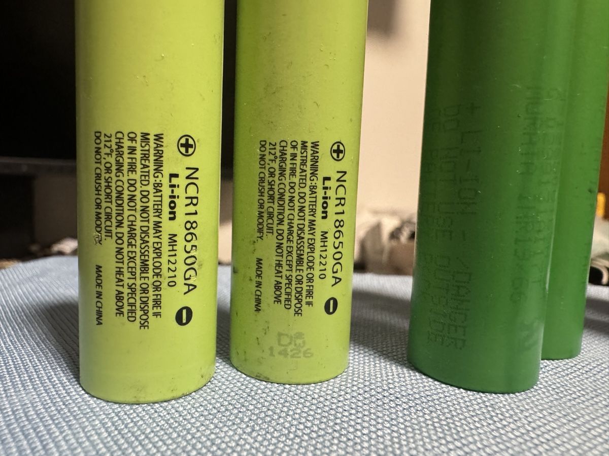 Batterie: 18650 Lithium Ion Batteries - Perfect for Summer Gadgets! – Usato da Viganello venduto da NicodemusRoger 1