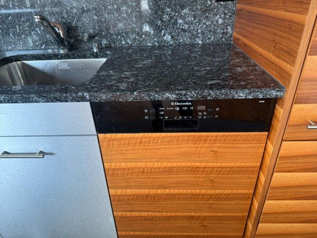 Cuisines complètes: Komplette Einbauküche mit Granit & Electrolux-Geräten – D'occasion à Wilen b. Wollerau par raschw 6
