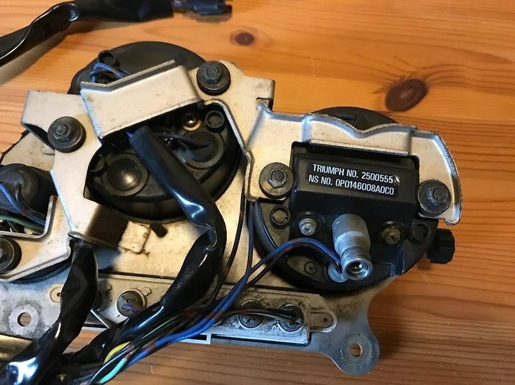 Tutti i ricambio per moto: Triumph Trident Sprint 900 Tacho/Cockpit – Difettoso da Combremont-le-Petit venduto da tim_57gl 3