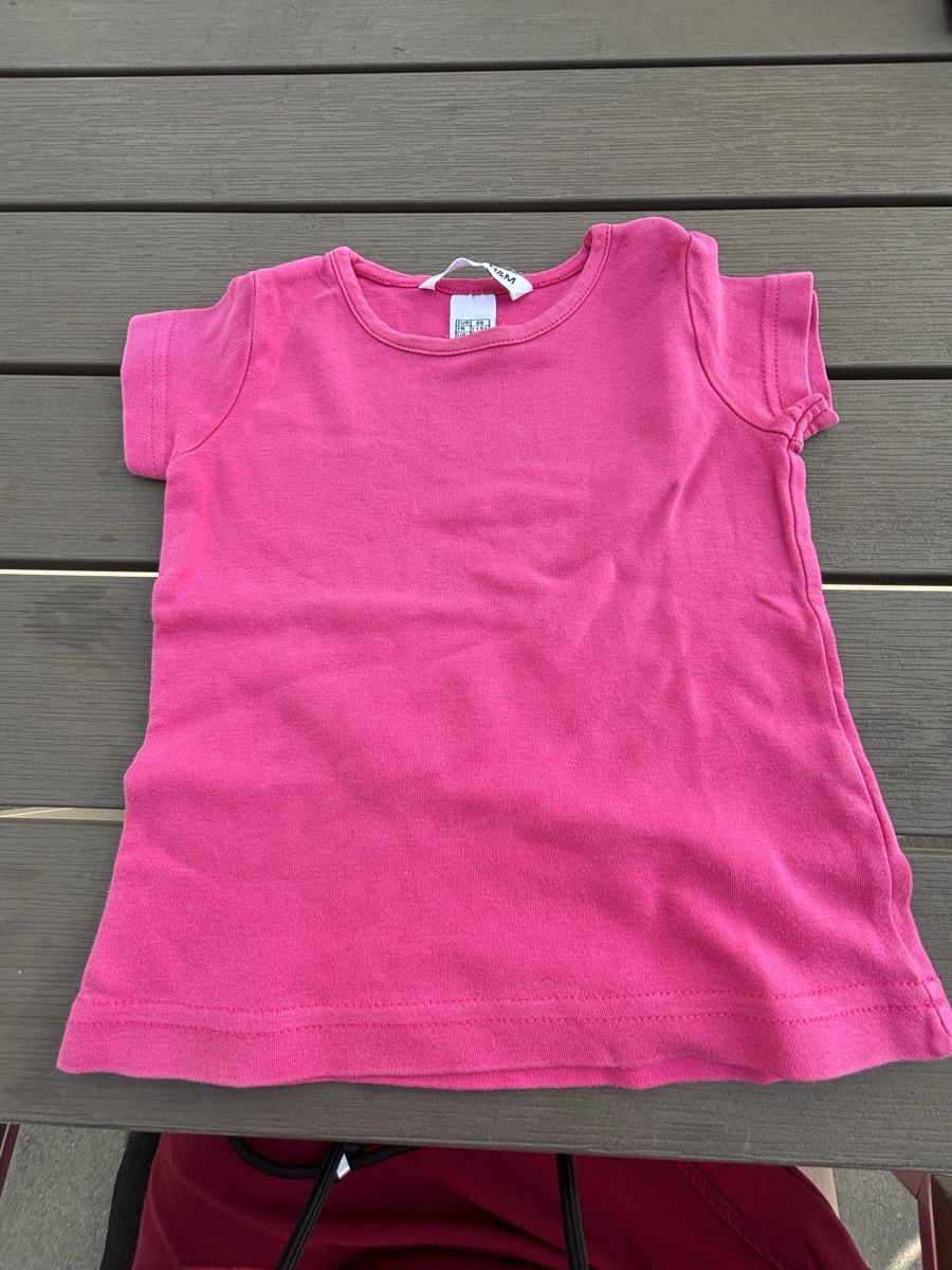 H&M Blusen, T-Shirts & Tops: Rosa Tshirt Gr. 86 – Gebraucht aus Kesswil von Branca-01