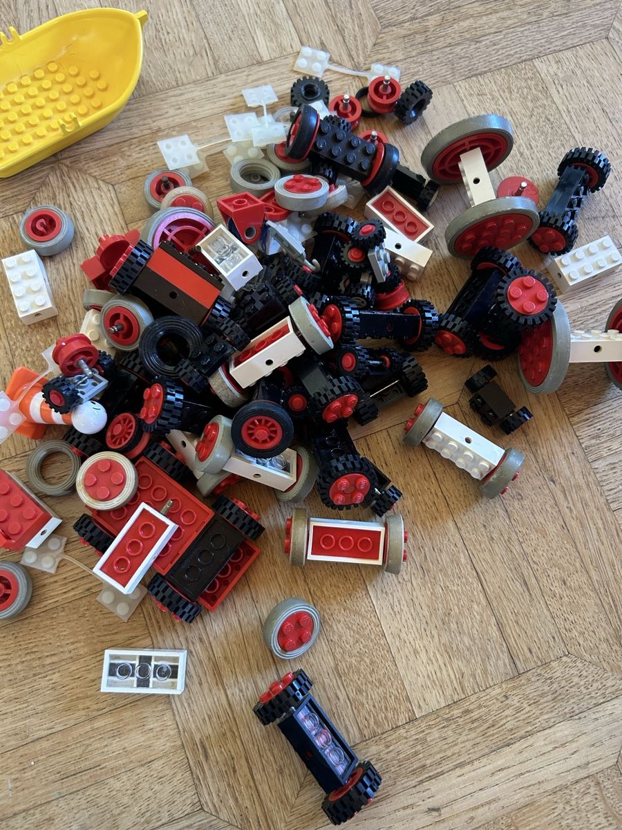 Lego Jouets: Lego ca. 12kg – D'occasion à Lengnau AG par m5f1r9 7