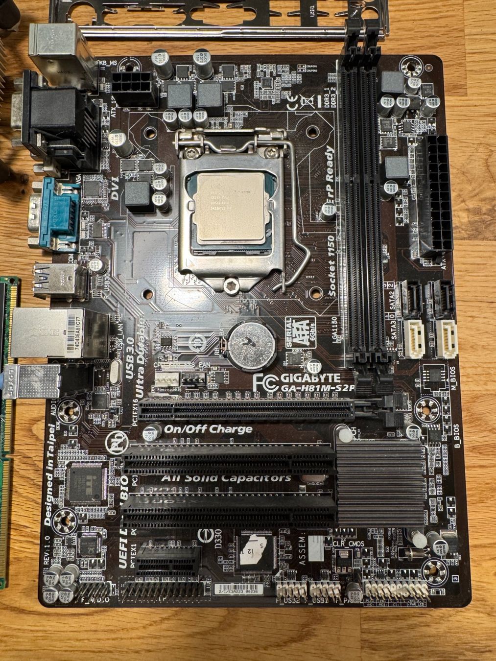 Gigabyte Schede madri: Retro-Mainboard +i7 CPU +RAM +CPU-Lüfter – Usato da Unterkulm venduto da mdd_designs 1
