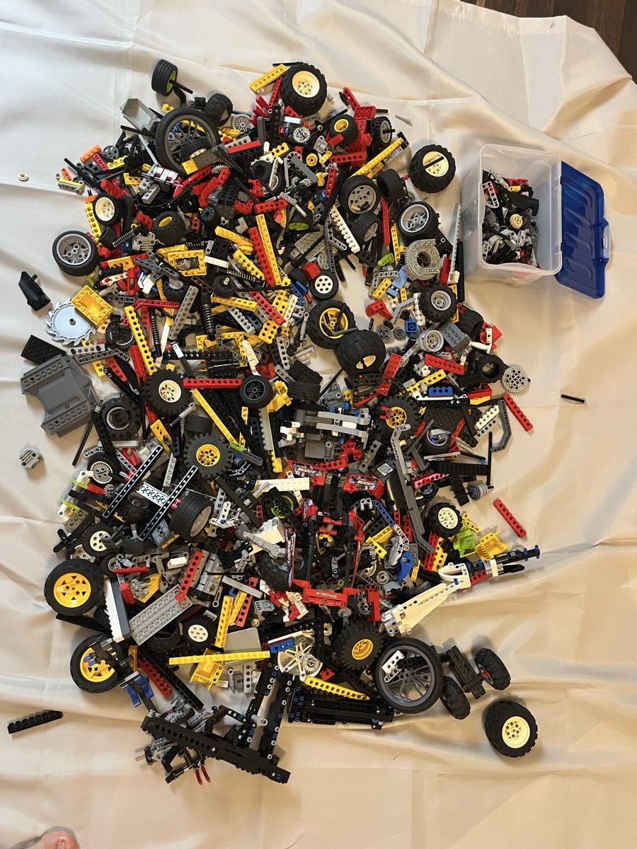 Lego Giocattoli: Lego Technic Kiste & div Pläne – Usato da Brislach venduto da Gispa