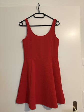 Sommerliches, rotes Kleid