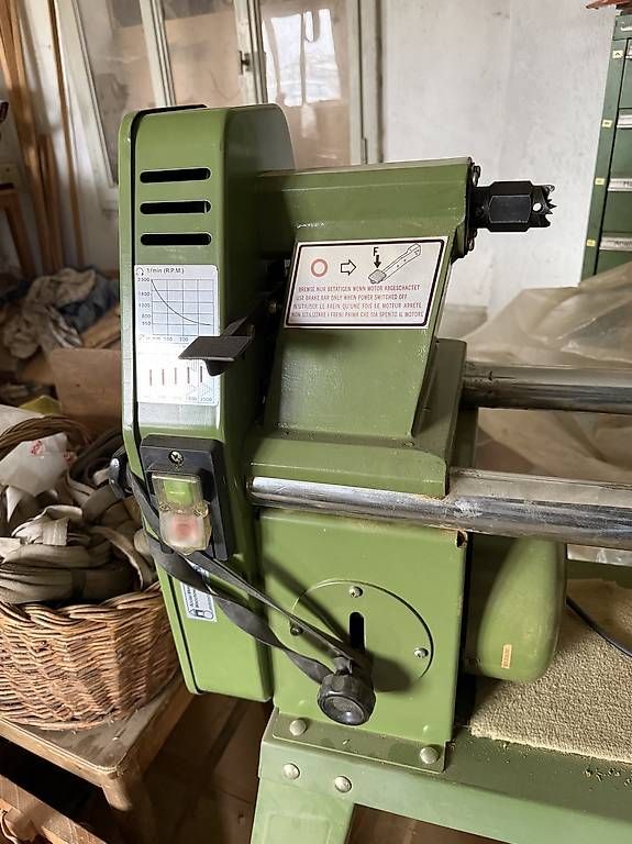 Tutte le macchine: Tornio per legno professionale con disp. per copiare – Usato da Coldrerio venduto da Crivelli 1