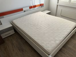 Kleiderschrank + komplett Bett 160x200