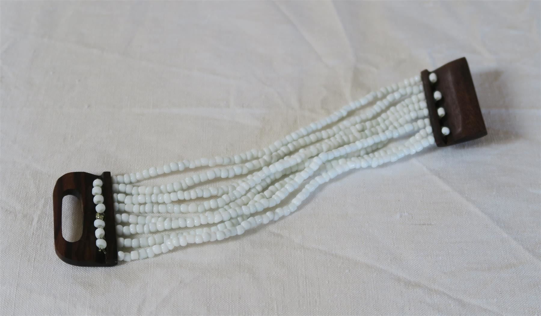 Bracciali & Braccialetti: Armband mit Glasperlen, Holzverschluss. – Usato da Brittnau venduto da marlenestone 3