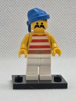 LEGO Pirates pi042 Pirate Red / White Stripes Shirt