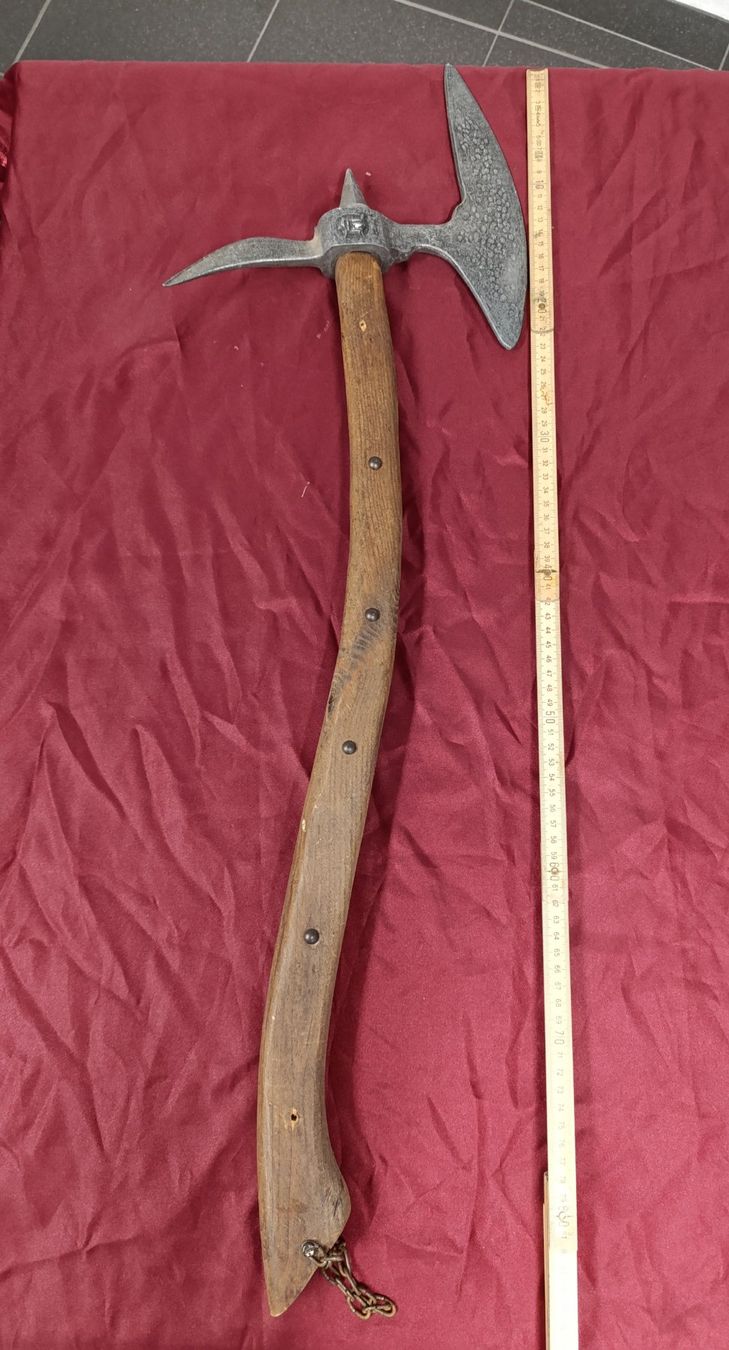 Tutti gli attrezzi: Ancienne hache/ Déco – Usato da Avry-sur-Matran venduto da dav_nm5p