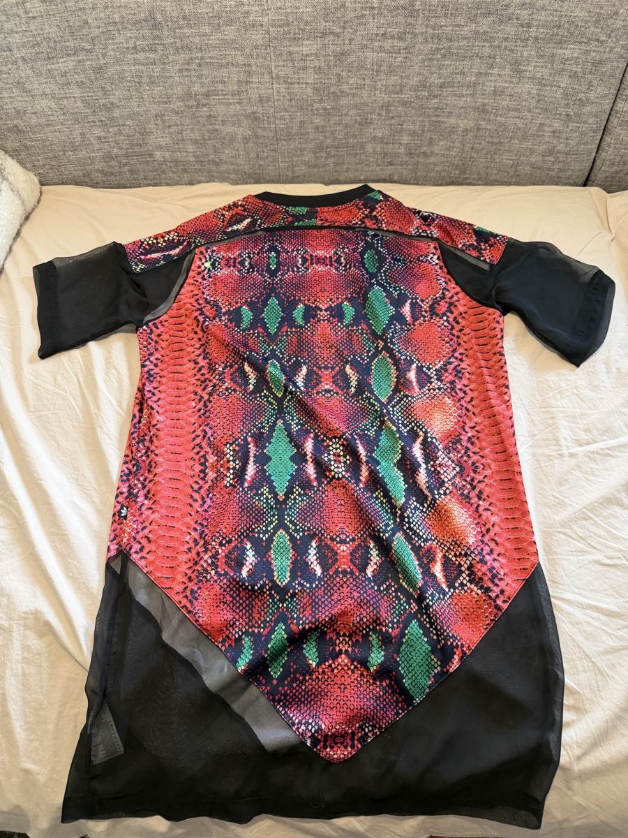 Vestiti: Adidas robe imprimé serpent taille 36 bon état – Usato da Grabs venduto da DidiPop290 1