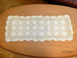 Tischläufer,  hellbeige, handgehäkelt, 75 x 30cm, gebraucht