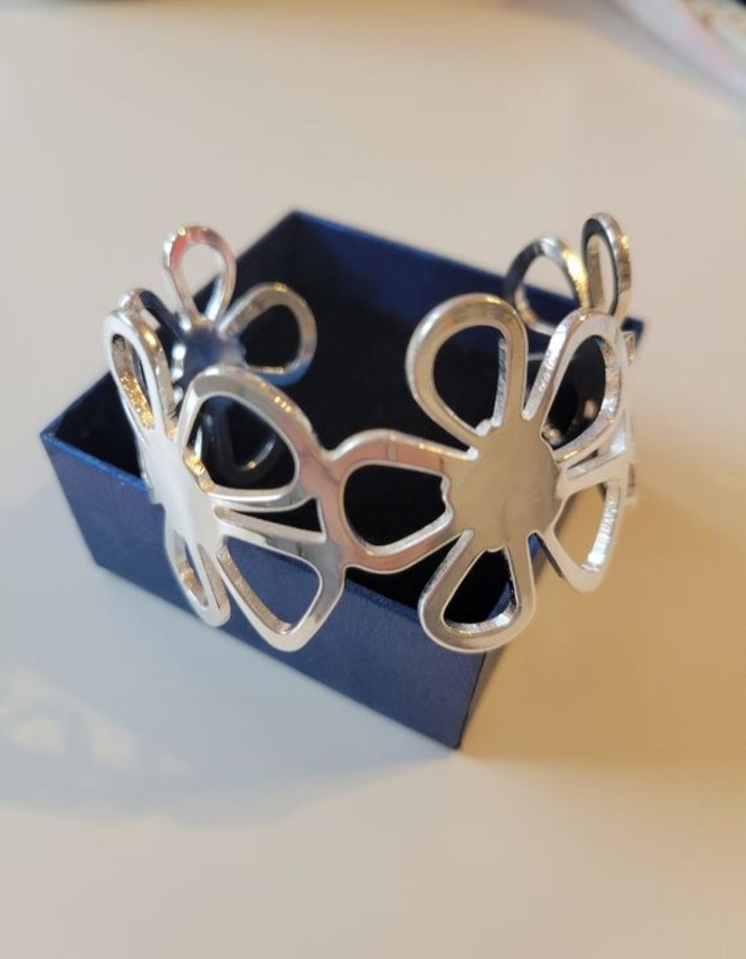 Armbänder & -reifen: Bracelet Manchette Argent – Gebraucht aus Bernex von Dariafr