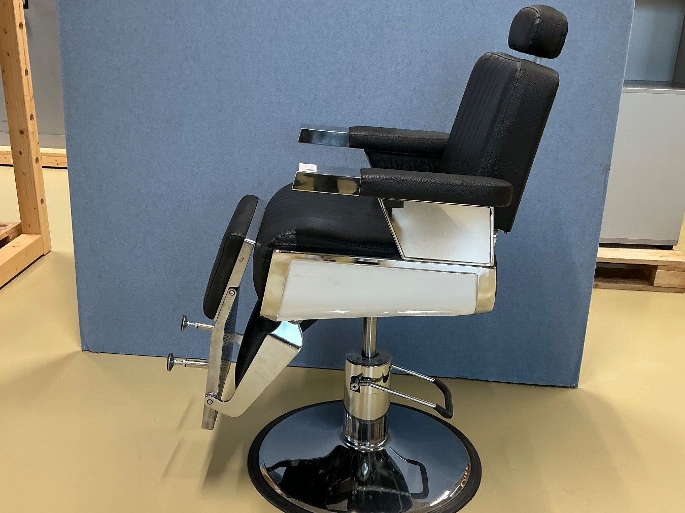 Lettini & sedie per cosmetici: Barberstuhl BARBURYS – Usato da Zug venduto da Bauteile-Zug