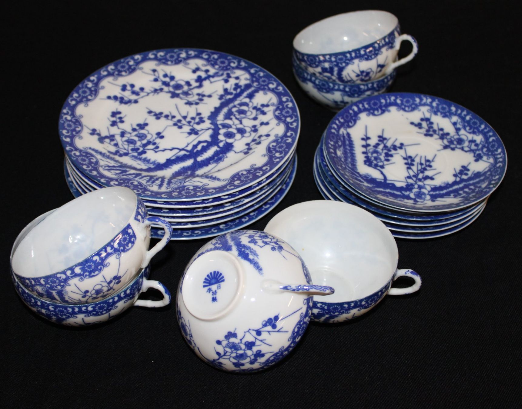 Set di piatti: chinesisches Tee-Service – Usato da Schaan venduto da antikes_und_kurioses 3