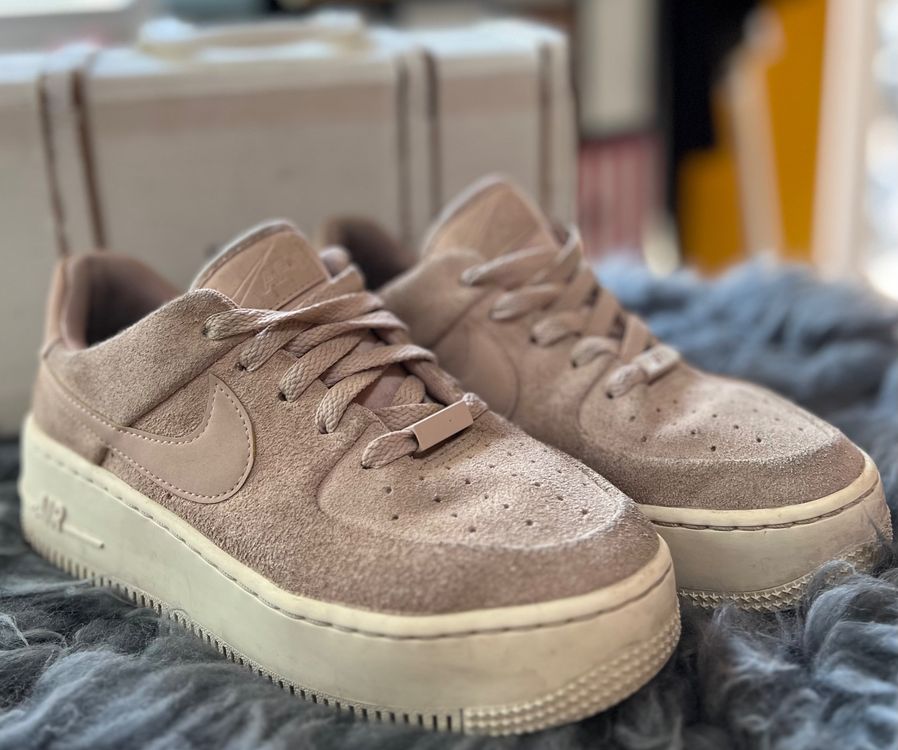 Nike Air Force 1 Wildleder