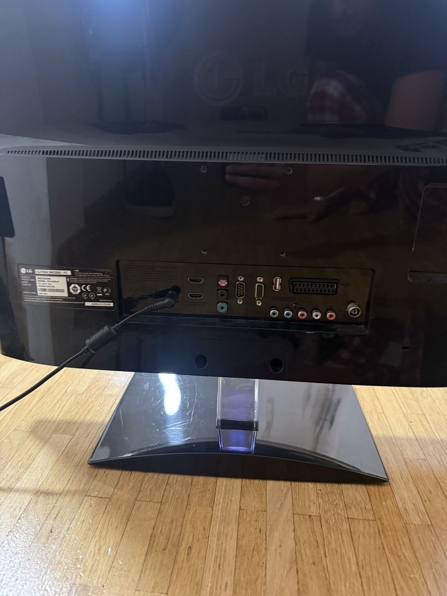 LG Fernseher: Téléviseur LG Flatron avec télécommande inclus – Gebraucht aus Chêne-Bourg von Dr_resell_Geneva 1