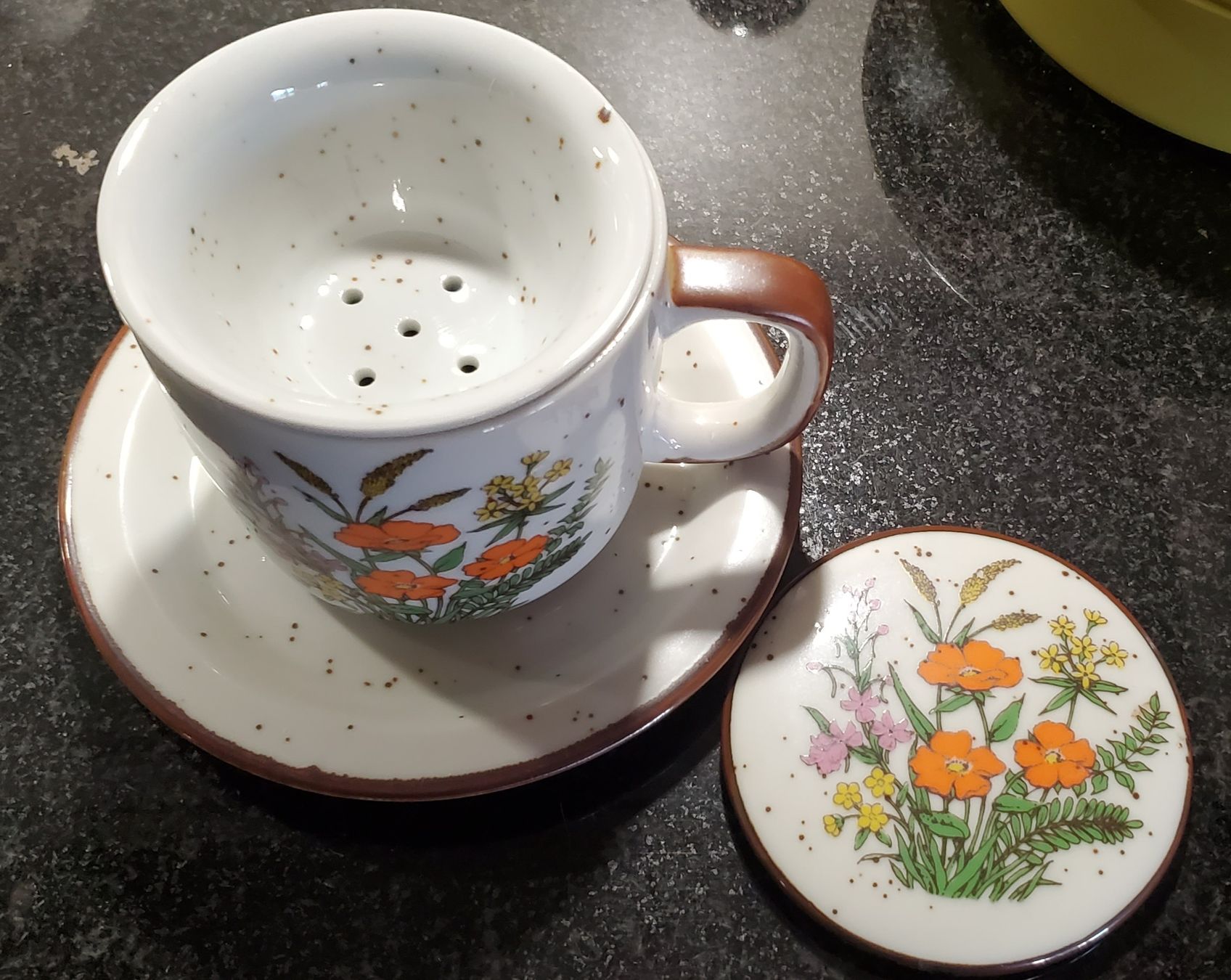 Tassen: Tasse à thé vintage – Gebraucht aus Bex von Eezolyl