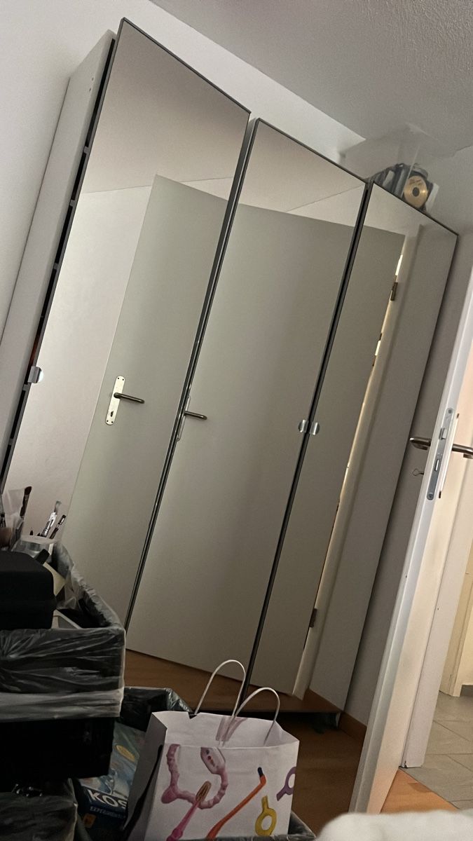 Armoires: Spiegelschrank noch bi Mittwoch – D'occasion à Bremgarten b. Bern par ABalli