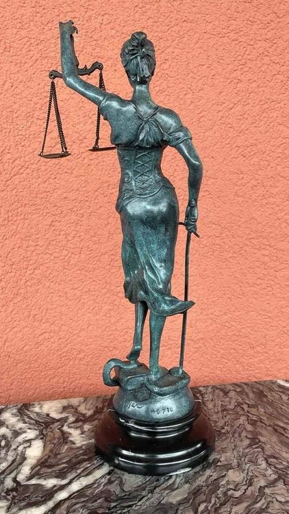 Bronzen sculptuur van de Romeinse godin Vrouwe Justitia - - Catawiki