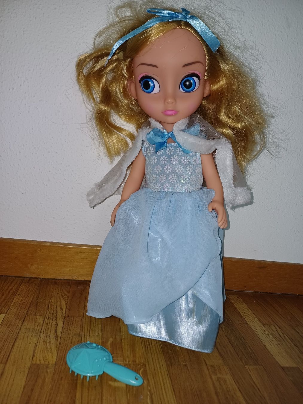 Disney Puppen: poupée reine des neiges 30cm – Gebraucht aus Lausanne von RUBY.1990 1