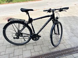 Felt QX Herrenvelo 28” City-/Trekkingbike mit Licht & Gepäck