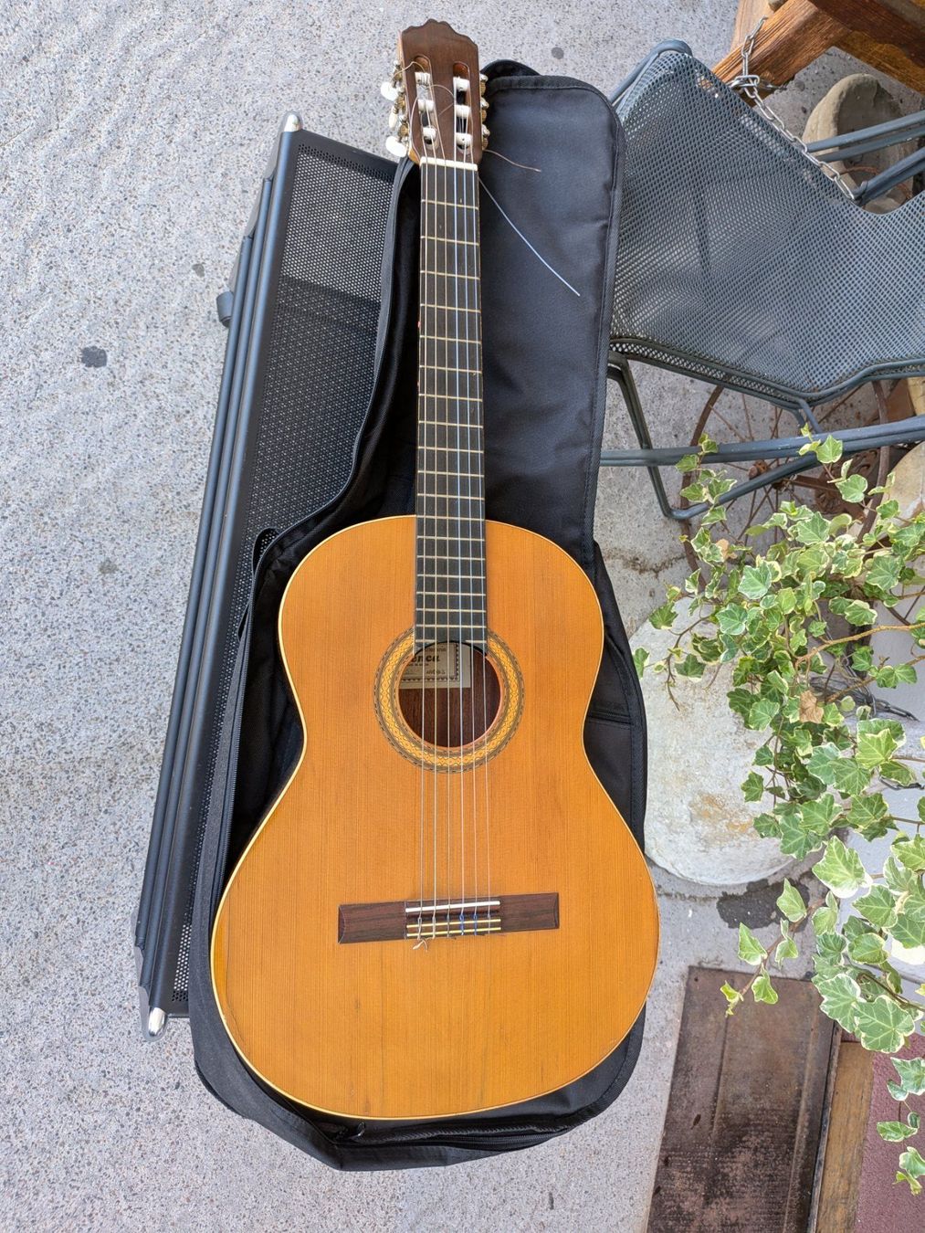 Musikinstrumente: Gitarre Cuenca 1985 Model 35 – Gebraucht aus Emmen von Brockofsky