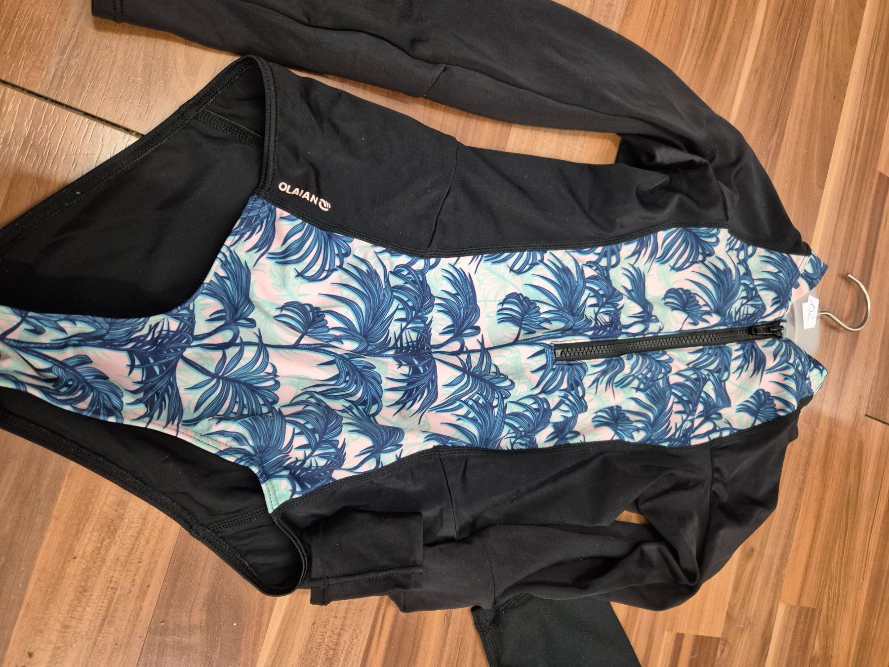 Costumi da bagno & Bikini: Badeanzug Olaian oder Shirt Quicksilver B – Usato da Schwarzenburg venduto da Flamingo07 2