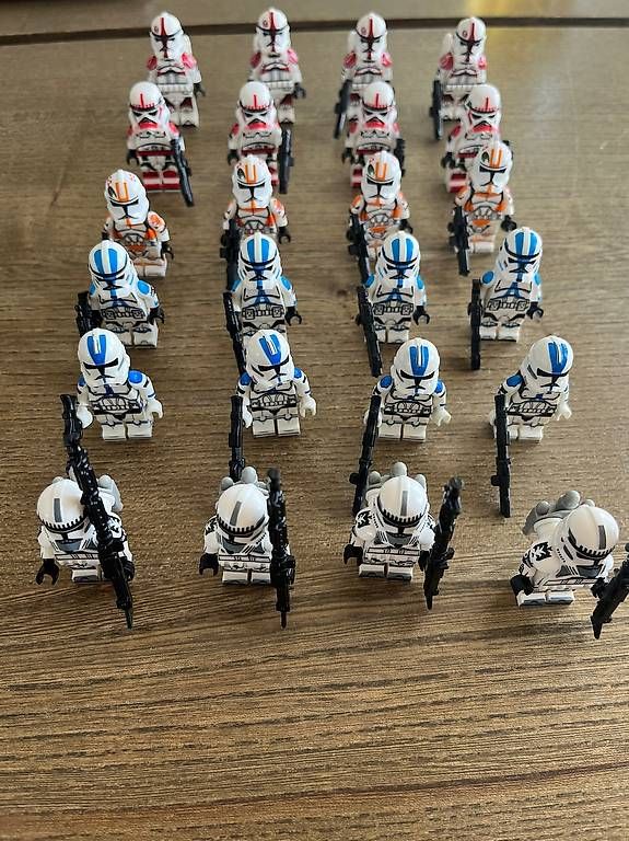 Star Wars Figurines: Star Wars Clone Armee 24x Figuren – D'occasion à Ebikon par -SwissBoost 1
