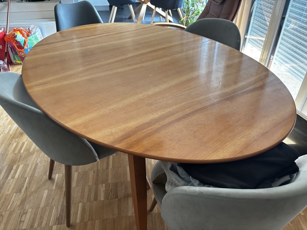 Tables: Table ovale rallongeante  – D'occasion à Attalens par gar_cpq6