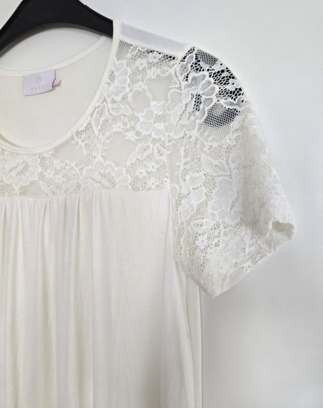 Camicette: KAFFE Damen Bluse mit Spitze Grösse XS - Offwhite – Usato da Oetwil an der Limmat venduto da dhantal 4