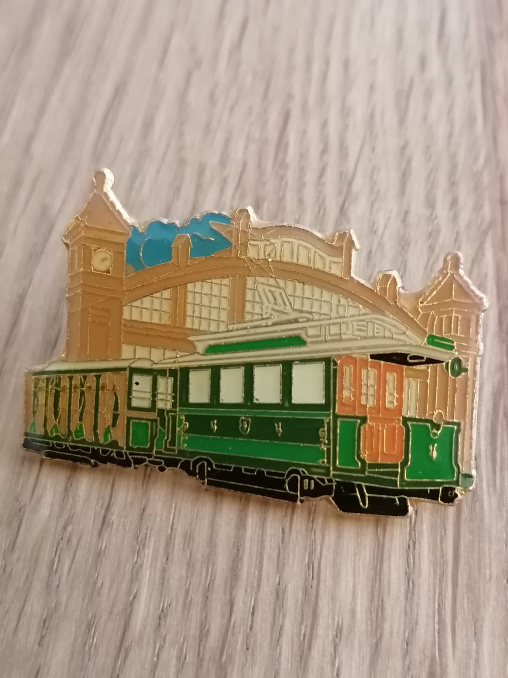 Plaketten & Abzeichen: Pin Basler Oldtimer Tram N.4 – Gebraucht aus Basel von vintagecollector