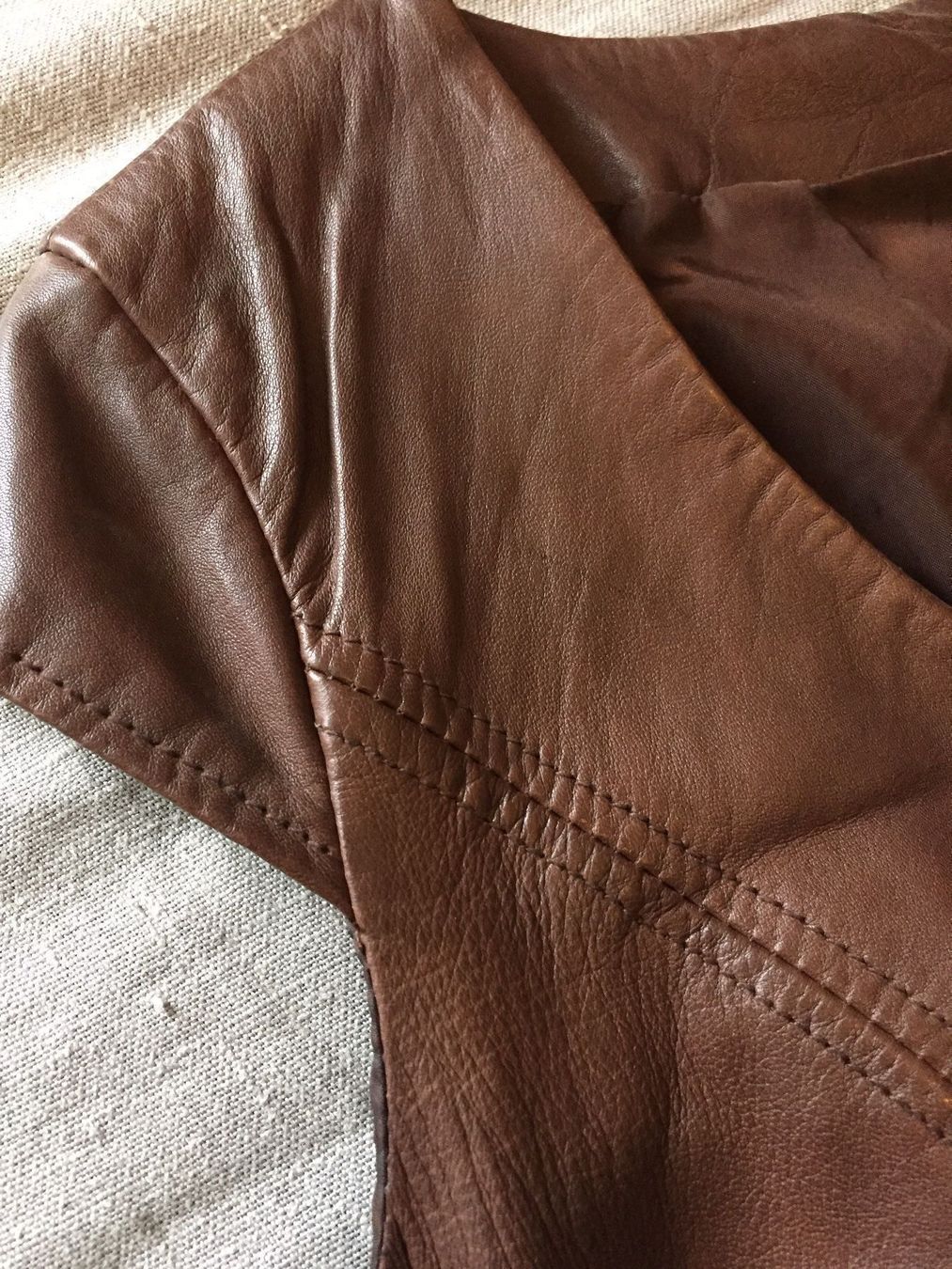 Comma Vestiti: Lederkleid von Comma Grösse 34 – Usato da Schinznach Dorf venduto da Soba 1